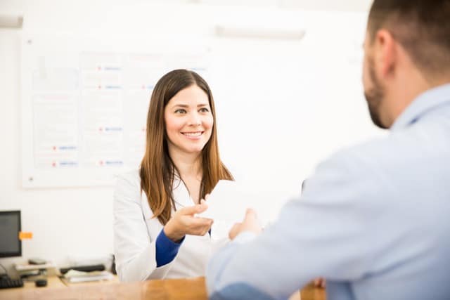 Patient paying at the hospital cashier.